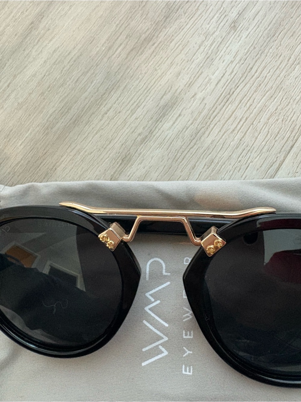 WMP Eyewear Black & Gold Round Sunglasses